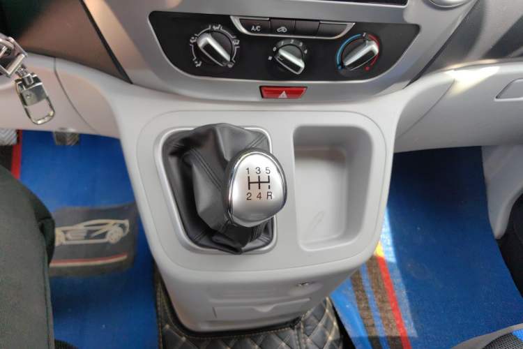 Used JAC Refine M3 2023 PLUS 1.5T 5/7-seat Classic Edition Gear Lever