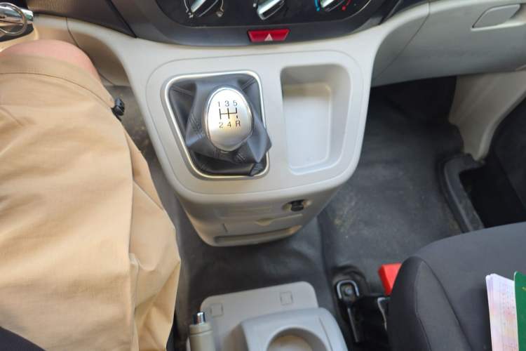Used JAC Refine M3 2023 PLUS 1.8L 7/8-Seater Comfort Edition Gear Lever