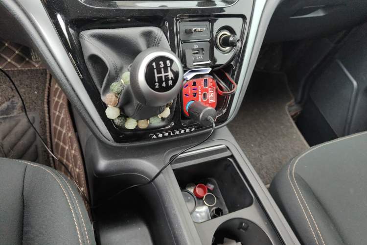 Used JAC Refine M3 2023 PLUS 1.8L 9-Seater Smart Connectivity Version Gear Lever