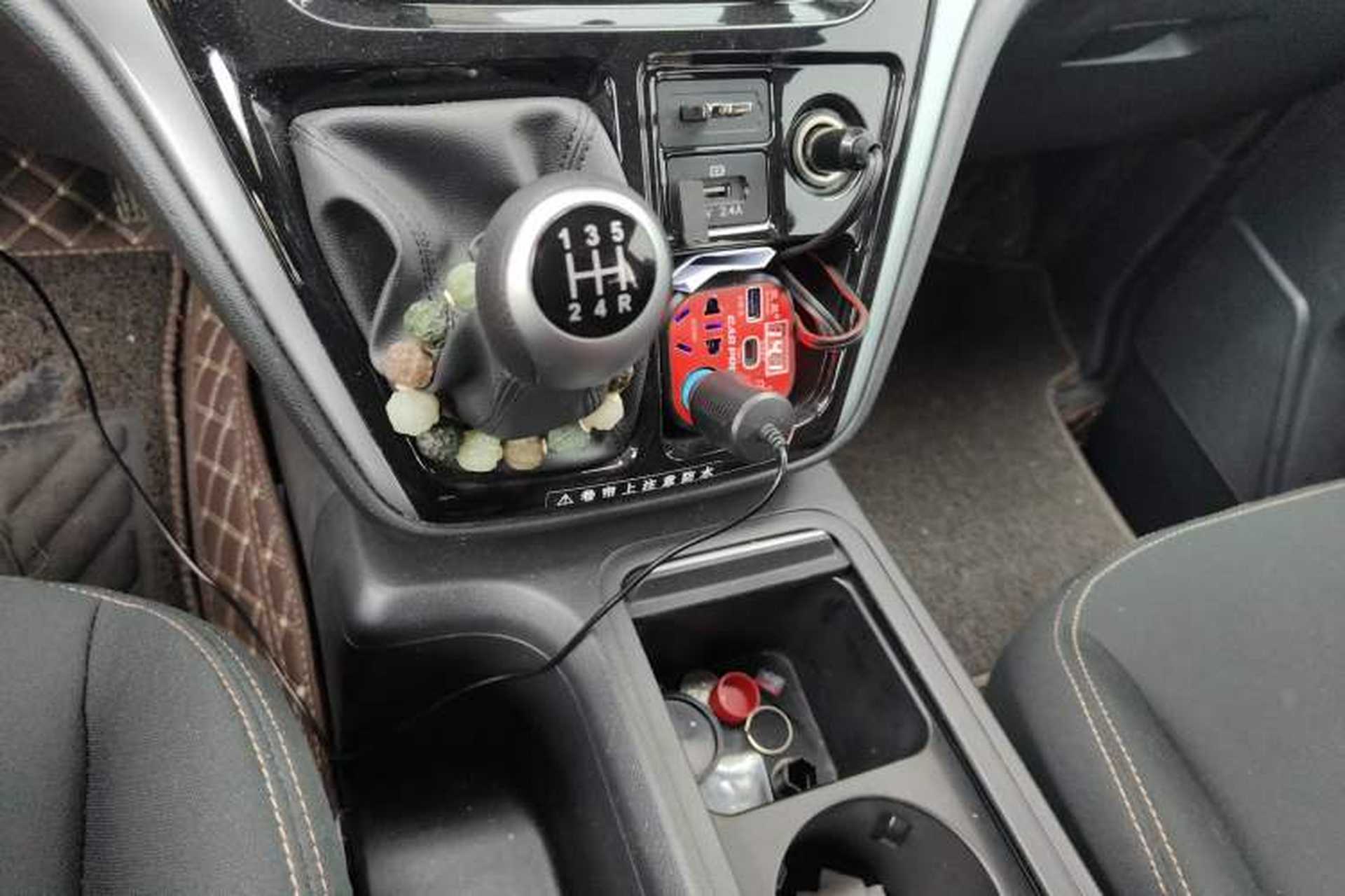 Used JAC Refine M3 2023 PLUS 1.8L 9-Seater Smart Connectivity Version Gear Lever