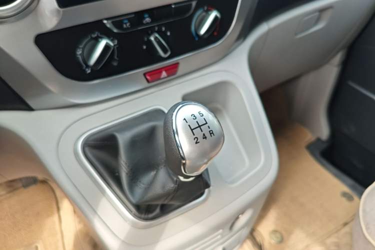 Used JAC Refine M3 2023 PLUS 1.8L 7/8-Seater Comfort Edition Gear Lever