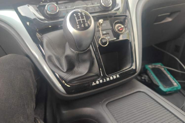 Used JAC Refine M3 2023 PLUS 1.5T 7/8-seater Smart Connectivity Version Gear Lever