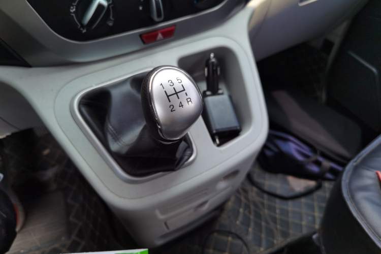 Used JAC Refine M3 2023 PLUS 1.5T 5/7-seat Classic Edition Gear Lever