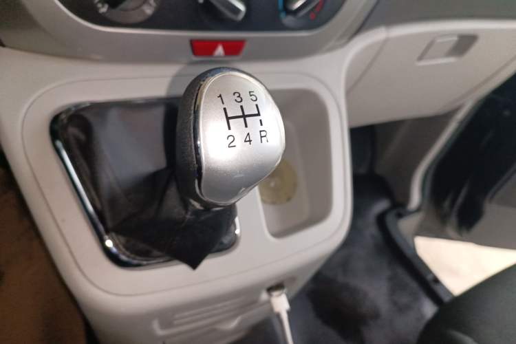 Used JAC Refine M3 2023 PLUS 1.5T 5/7-seat Classic Edition Gear Lever