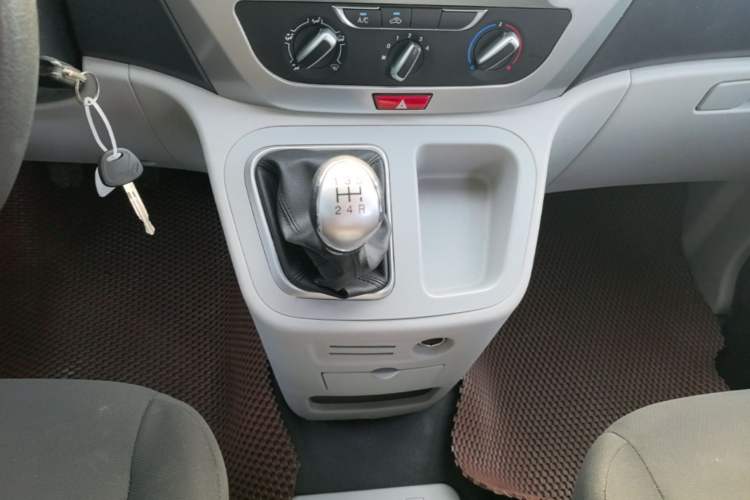 Used JAC Refine M3 2023 PLUS 1.5T 5/7-seat Classic Edition Gear Lever