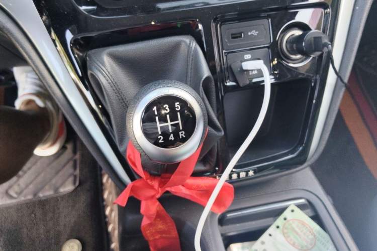 Used JAC Refine M3 2023 PLUS 1.8L 9-Seater Smart Connectivity Version Gear Lever