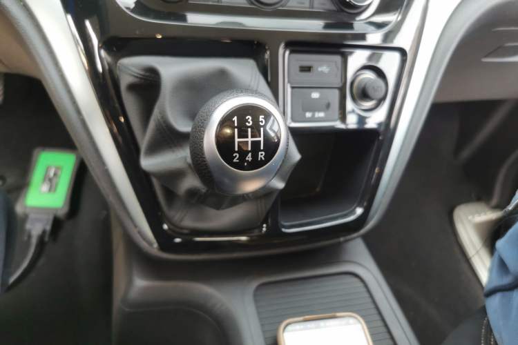 Used JAC Refine M3 2023 PLUS 1.5T 7/8-seater Smart Connectivity Version Gear Lever