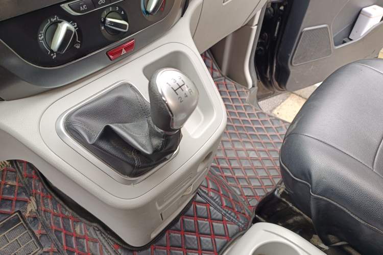 Used JAC Refine M3 2023 PLUS 1.5T 5/7-seat Classic Edition Gear Lever