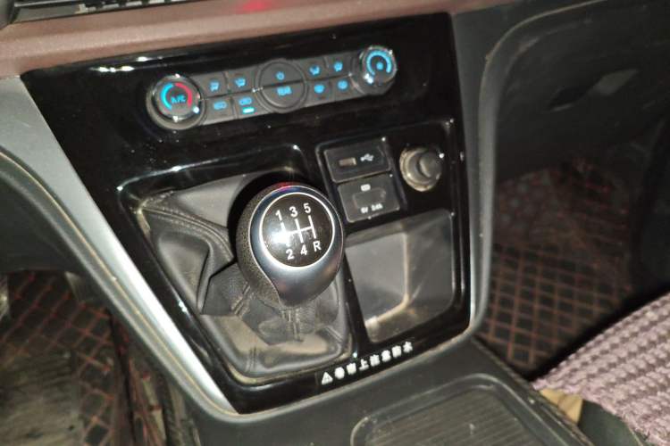 Used JAC Refine M3 2023 PLUS 1.8L 9-Seater Smart Connectivity Version Gear Lever