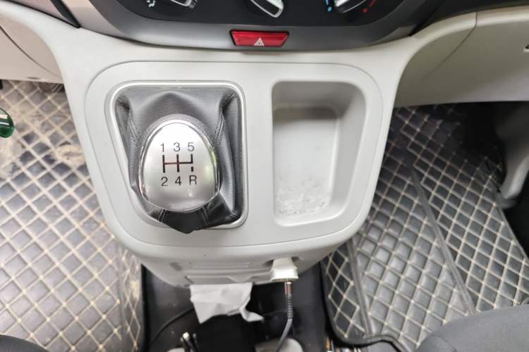 Used JAC Refine M3 2023 PLUS 1.5T 5/7-seat Classic Edition Gear Lever