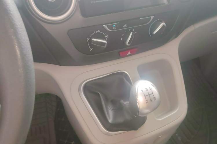 Used JAC Refine M3 2023 PLUS 1.5T 5/7-seat Classic Edition Gear Lever