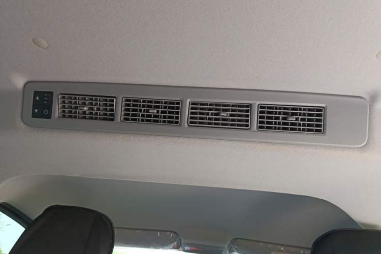 Used JAC Refine M3 2023 1.8L 7/8-Seater Smart Connectivity Version Headliner