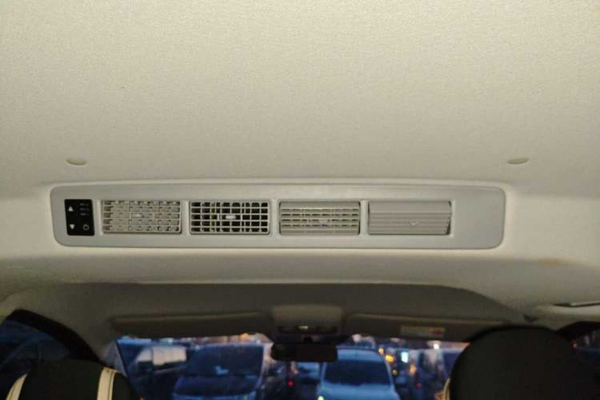 Used JAC Refine M3 2023 PLUS 1.8L 9-Seater Smart Connectivity Version Headliner