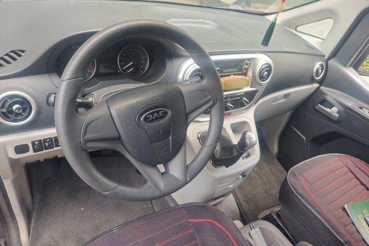 Used JAC Refine M3 2023 PLUS 1.5T 5/7-seat Classic Edition Interior 2