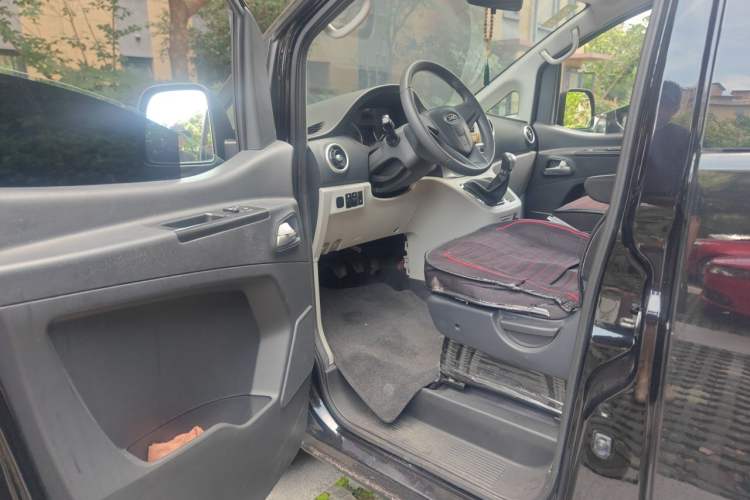 Used JAC Refine M3 2023 PLUS 1.5T 5/7-seat Classic Edition Interior 3