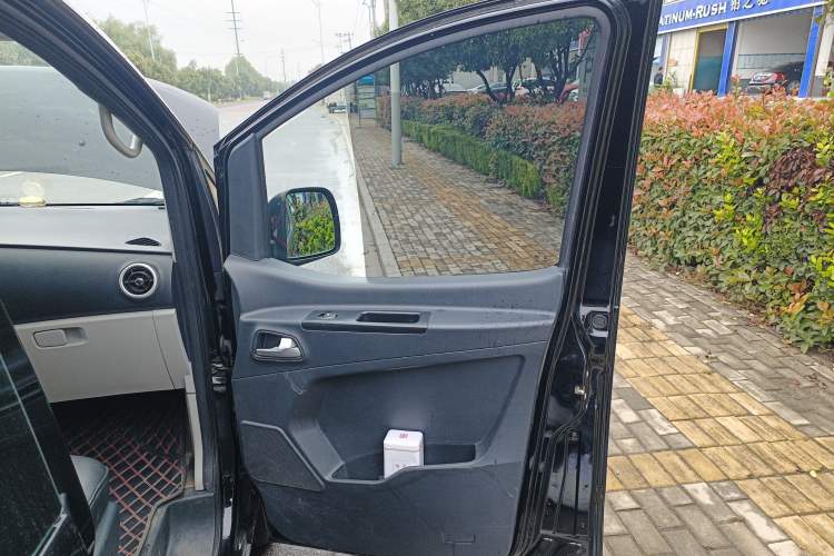 Used JAC Refine M3 2023 PLUS 1.5T 5/7-seat Classic Edition Interior 5
