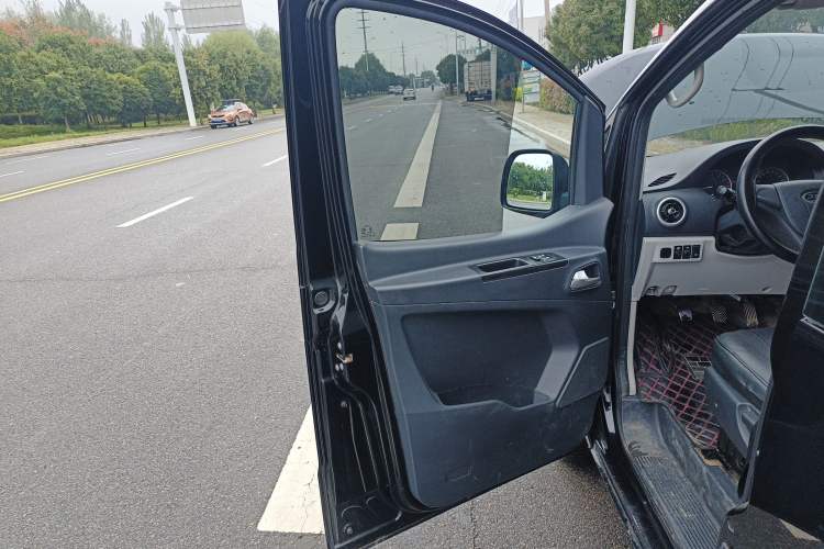 Used JAC Refine M3 2023 PLUS 1.5T 5/7-seat Classic Edition Interior 7