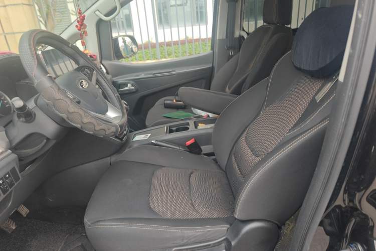 Used JAC Refine M3 2023 PLUS 1.5T 7/8-seater Smart Connectivity Version Left Front Seat