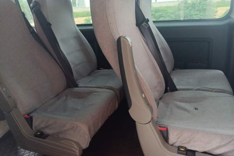 Used JAC Refine M3 2023 PLUS 1.5T 9-Seater Smart Connectivity Version Left Rear Seat