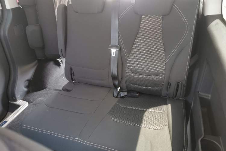 Used JAC Refine M3 2023 PLUS 1.5T 7/8-seater Smart Connectivity Version Left Rear Seat