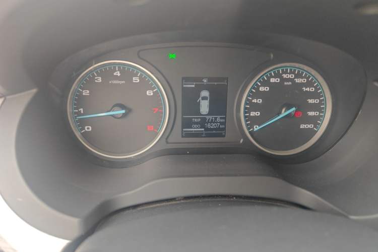 Used JAC Refine M3 2023 PLUS 1.5T 7/8-seater Smart Connectivity Version Odometer Close Up