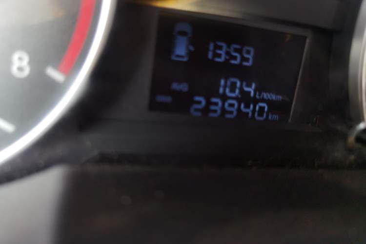 Used JAC Refine M3 2023 PLUS 1.5T 5/7-seat Classic Edition Odometer Close Up