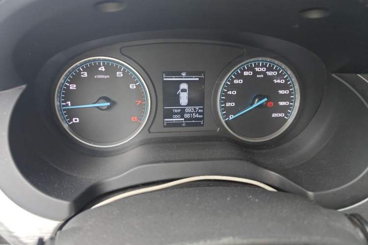 Used JAC Refine M3 2023 PLUS 1.5T 5/7-seat Classic Edition Odometer Close Up