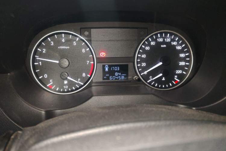 Used JAC Refine M3 2023 PLUS 1.5T 5/7-seat Classic Edition Odometer Close Up