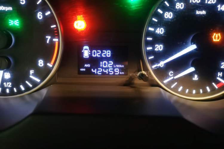 Used JAC Refine M3 2023 PLUS 1.5T 7/8-seat Comfort Edition Odometer Close Up