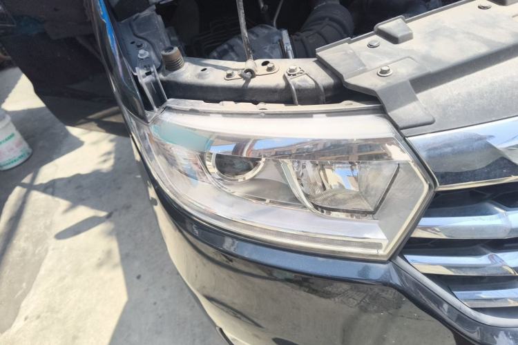 Used JAC Refine M3 2023 PLUS 1.5T 7/8-seater Smart Connectivity Version Right Front Headlight
