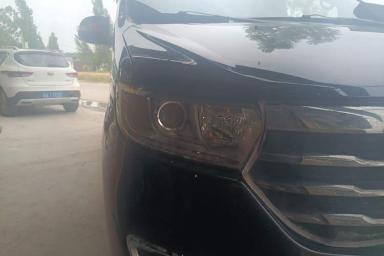 Used JAC Refine M3 2023 PLUS 1.5T 9-Seater Smart Connectivity Version Right Front Headlight