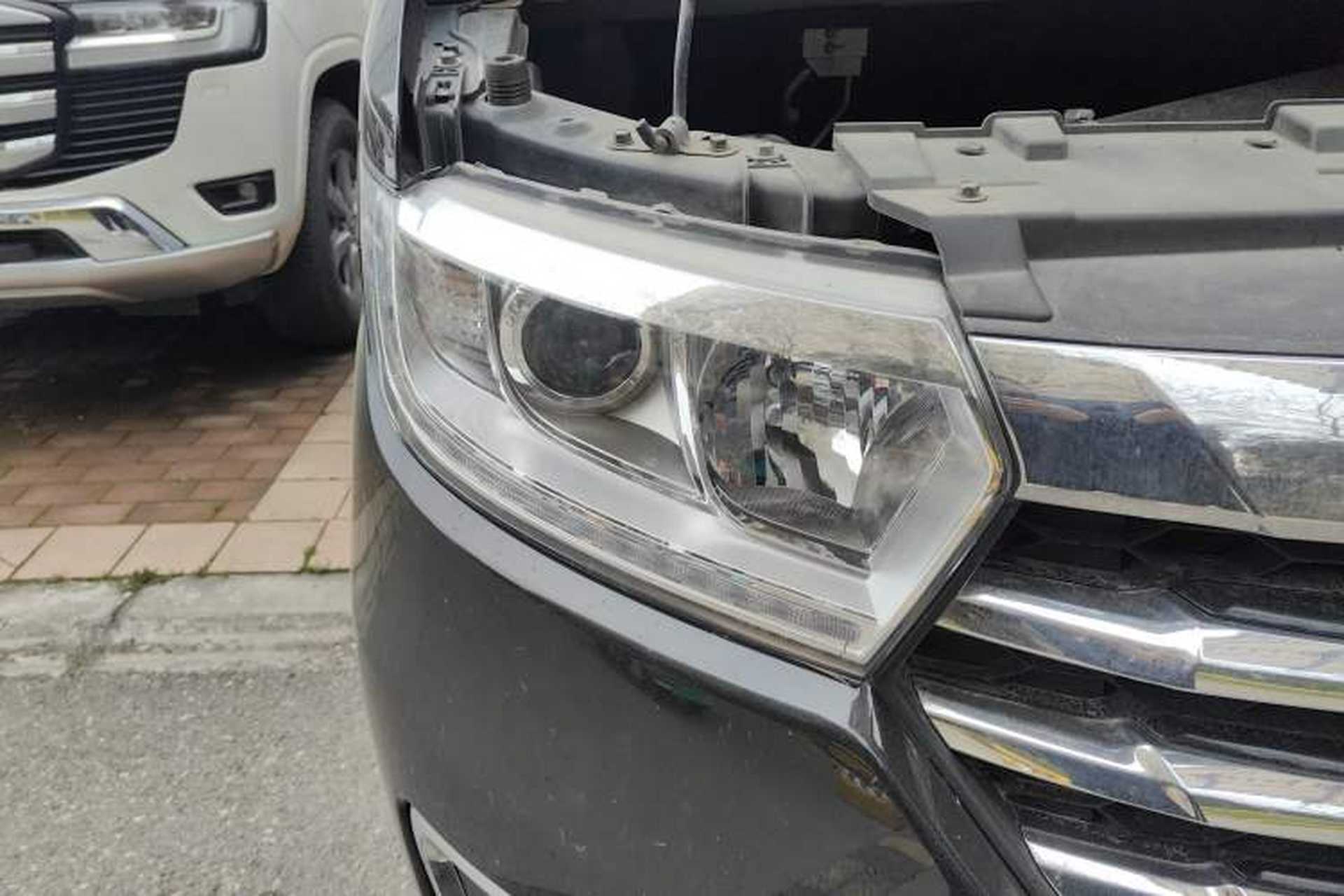 Used JAC Refine M3 2023 PLUS 1.8L 9-Seater Smart Connectivity Version Right Front Headlight