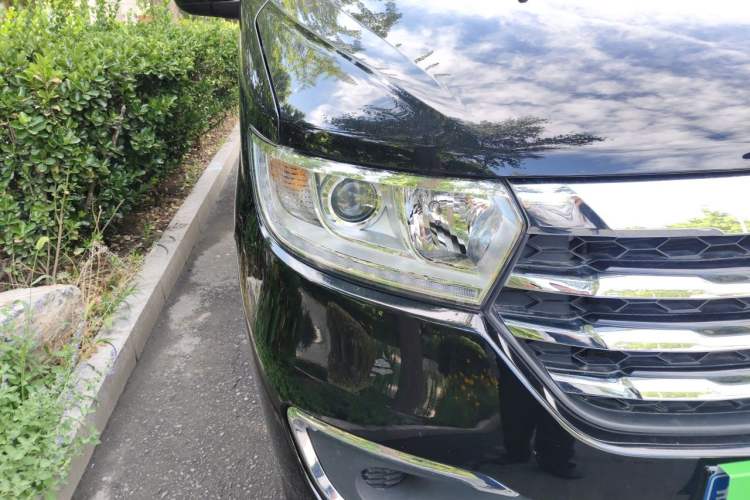 Used JAC Refine M3 2023 PLUS 1.8L 7/8-seater Smart Connectivity Version Right Front Headlight