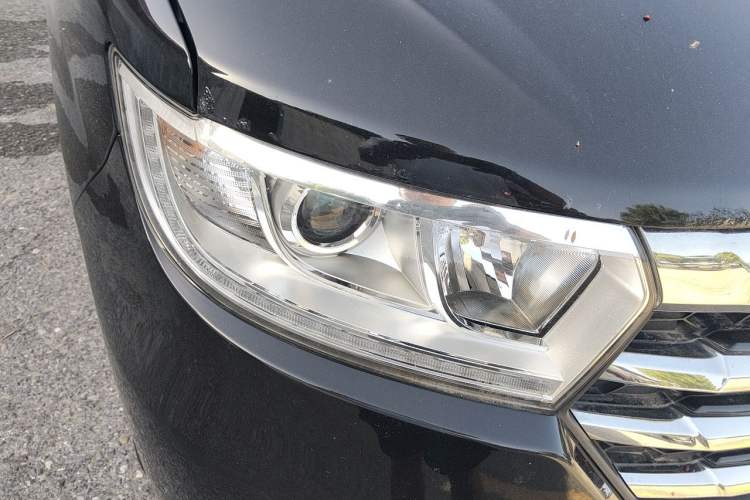 Used JAC Refine M3 2023 PLUS 1.8L 9-Seater Smart Connectivity Version Right Front Headlight