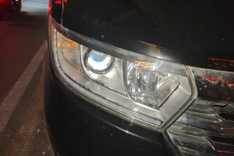 Used JAC Refine M3 2023 PLUS 1.8L 7/8-Seater Comfort Edition CNG Right Front Headlight