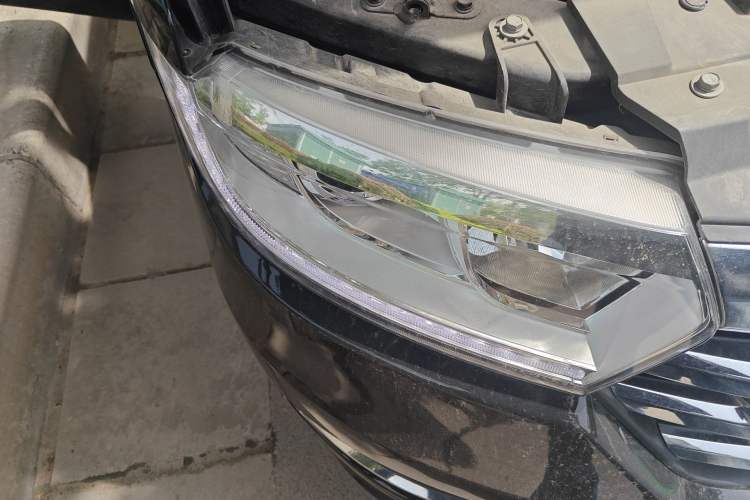 Used JAC Refine M3 2023 1.5T 7/8-Seater Smart Connectivity Version Right Front Headlight