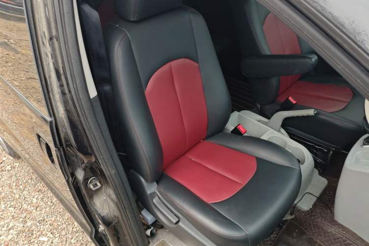 Used JAC Refine M3 2023 PLUS 1.8L 7/8-seater Elite Edition Right Front Seat