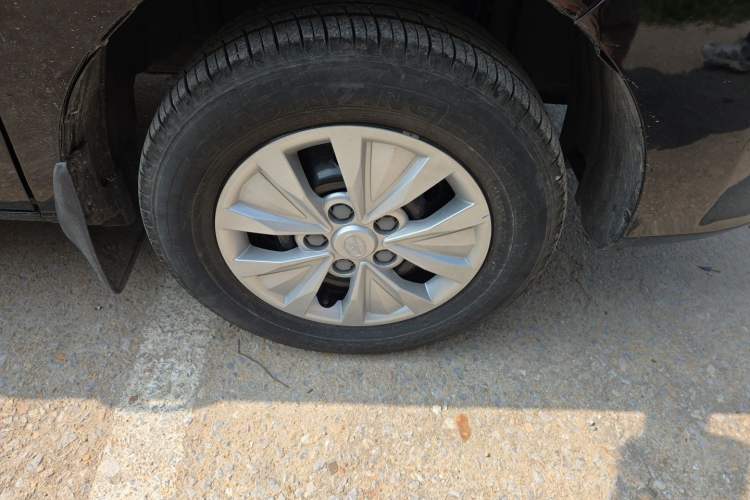 Used JAC Refine M3 2023 PLUS 1.8L 7/8-Seater Comfort Edition Right Front Wheel Hub