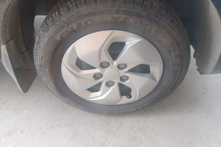 Used JAC Refine M3 2023 PLUS 1.5T 9-Seater Smart Connectivity Version Right Front Wheel Hub