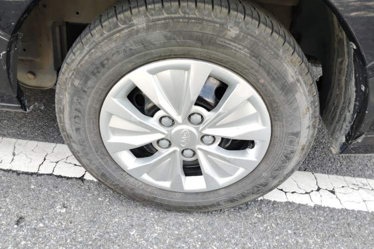 Used JAC Refine M3 2023 PLUS 1.8L 7/8-seater Smart Connectivity Version Right Front Wheel Hub