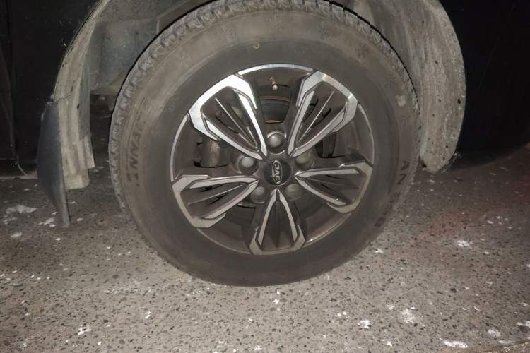 Used JAC Refine M3 2023 PLUS 1.8L 7/8-Seater Comfort Edition CNG Right Front Wheel Hub
