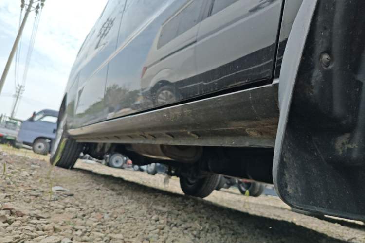 Used JAC Refine M3 2023 PLUS 1.8L 7/8-Seater Comfort Edition Right Side Sill