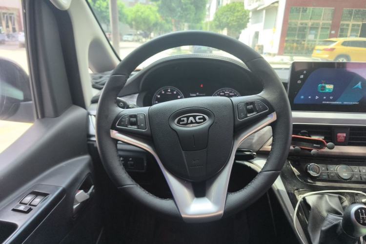 Used JAC Refine M3 2023 PLUS 1.5T 7/8-seater Smart Connectivity Version Steering Wheel