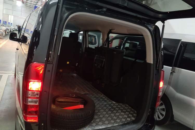 Used JAC Refine M3 2023 PLUS 1.5T 5/7-seat Classic Edition Trunk