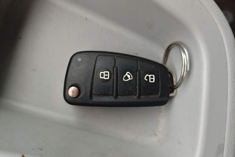 Used JAC Refine M3 2023 PLUS 1.8L 7/8-seater Elite Edition Vehicle Key
