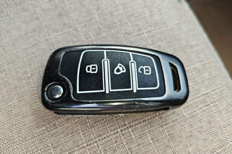 Used JAC Refine M3 2023 PLUS 1.8L 7/8-Seater Comfort Edition Vehicle Key