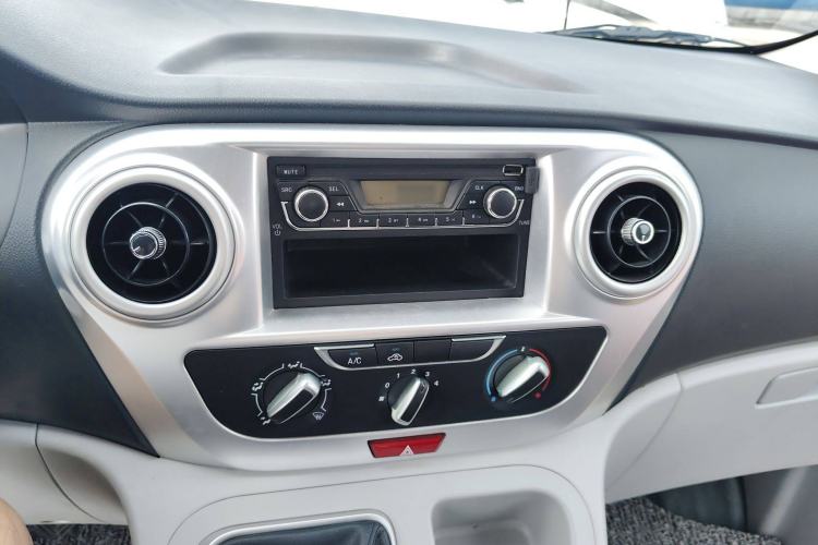 Used JAC Refine M3 2023 PLUS 1.5T 5/7-seat Classic Edition Audio And AC Panel