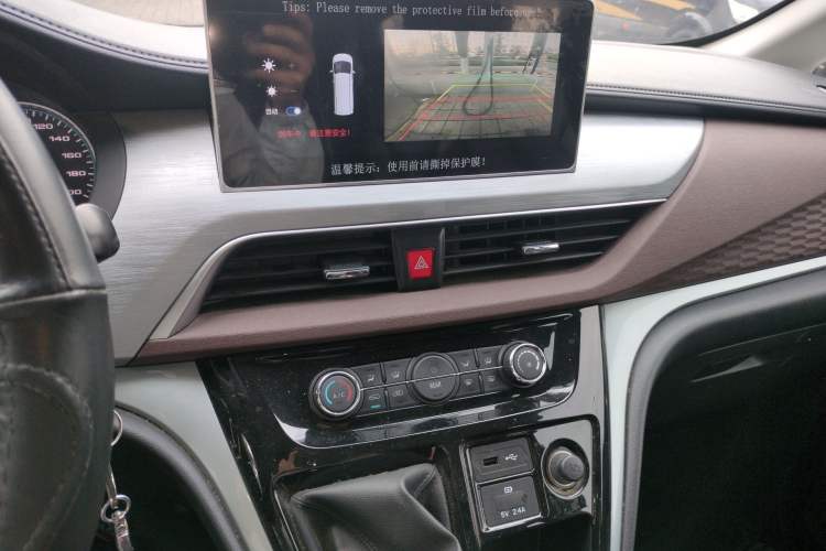 Used JAC Refine M3 2023 PLUS 1.5T 9-Seater Smart Connectivity Version Audio And AC Panel