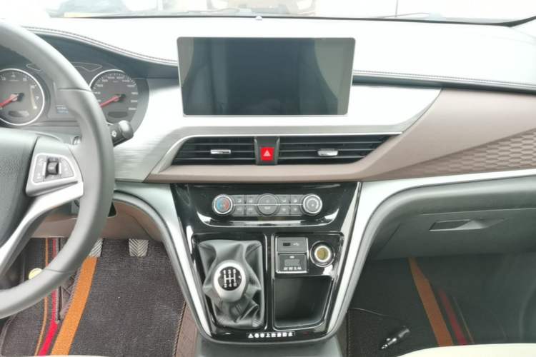 Used JAC Refine M3 2023 PLUS 1.5T 7/8-seater Smart Connectivity Version Audio And AC Panel