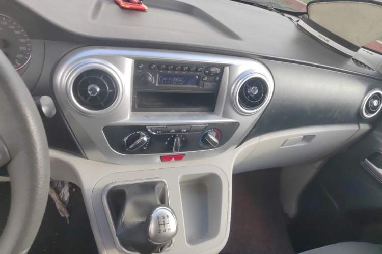Used JAC Refine M3 2023 PLUS 1.8L 9-Seater Comfort Edition Audio And AC Panel